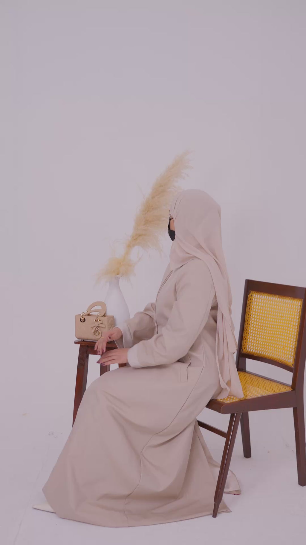 The sahar beige Abaya