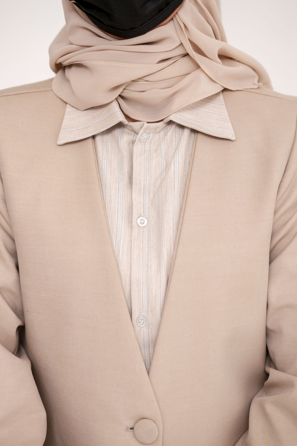 The sahar beige Abaya