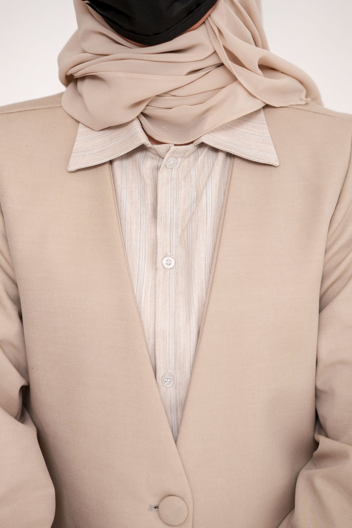 The sahar beige Abaya