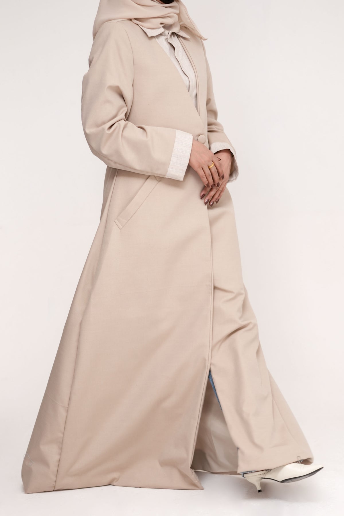 The sahar beige Abaya