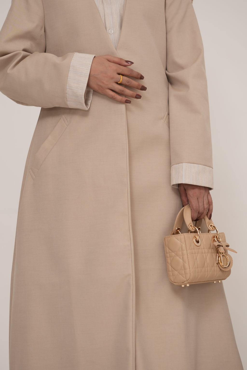 The sahar beige Abaya