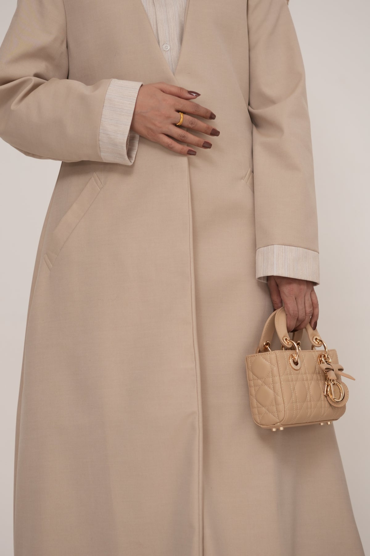 The sahar beige Abaya