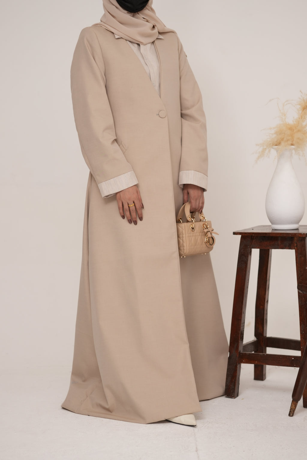 The sahar beige Abaya